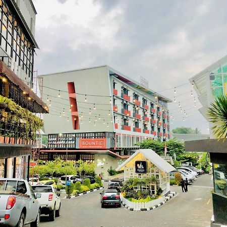 The Bountie Hotel And Convention Centre Sukabumi Dış mekan fotoğraf